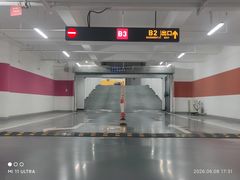 -金融街购物中心停车场