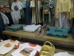 -URBAN REVIVO(济南世茂广场店)
