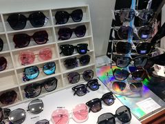 -西南眼镜·蔡司·依视路战略合作店(南街店)