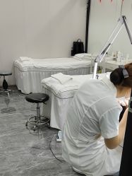 -苗方清颜专业祛痘·皮肤管理