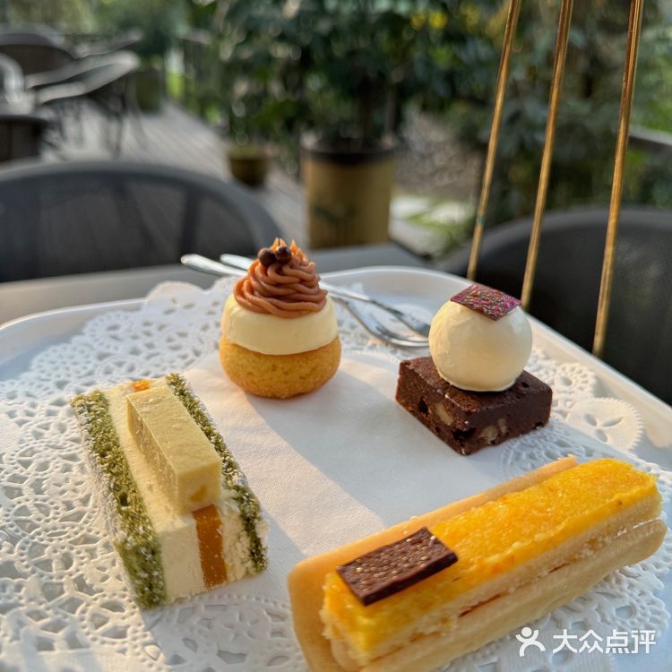 杭州西湖下午茶的小确幸喔[爱心][爱心]