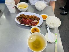 -华香鹅快餐店