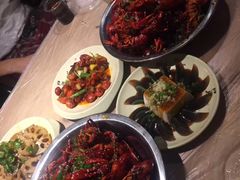 -巴厘龙虾·榜首油焖大虾(音乐学院·沿江酒馆店)