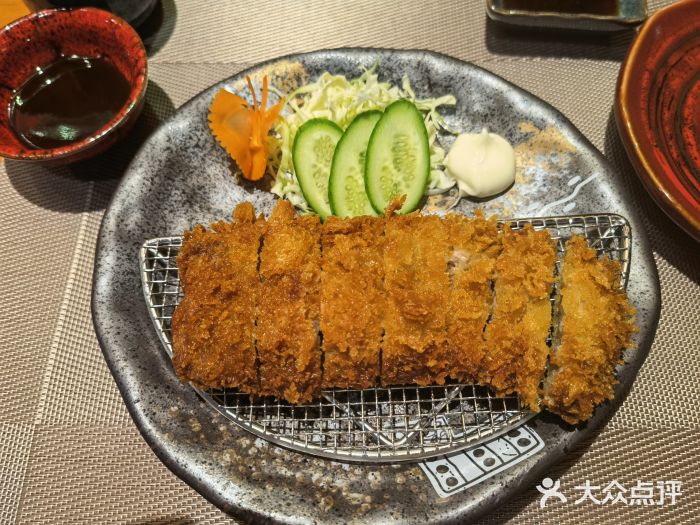 木鱼料理日式炸猪排图片