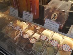 -红宝石·鲜奶小方·海派西点房(金杨店)