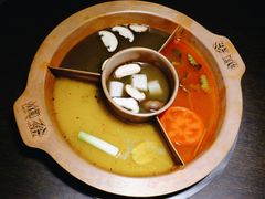 菌王奇香锅-滇釜火锅·能喝汤的火锅(车公庄店)