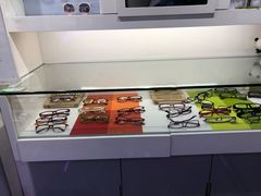 -提一眼镜·蔡司·依视路(小寨店)