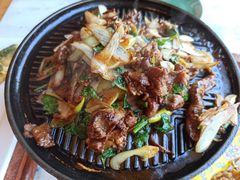 铁板炙烤坝上羊肉羊肉-那家小馆•北京菜•烤鸭(香山店)