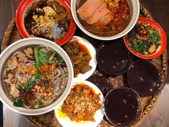 -爆炸头阿姨小四川正宗川味小吃(无任何分店)