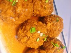 鸭蛋黄狮子头-梅飞酒家(名辉豪庭店)