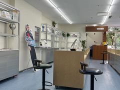 -无奔眼镜·蔡司·依视路授权店(马家堡店)