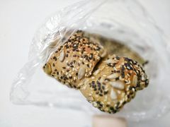 杂谷多面包-野上麦田(中贸广场店)