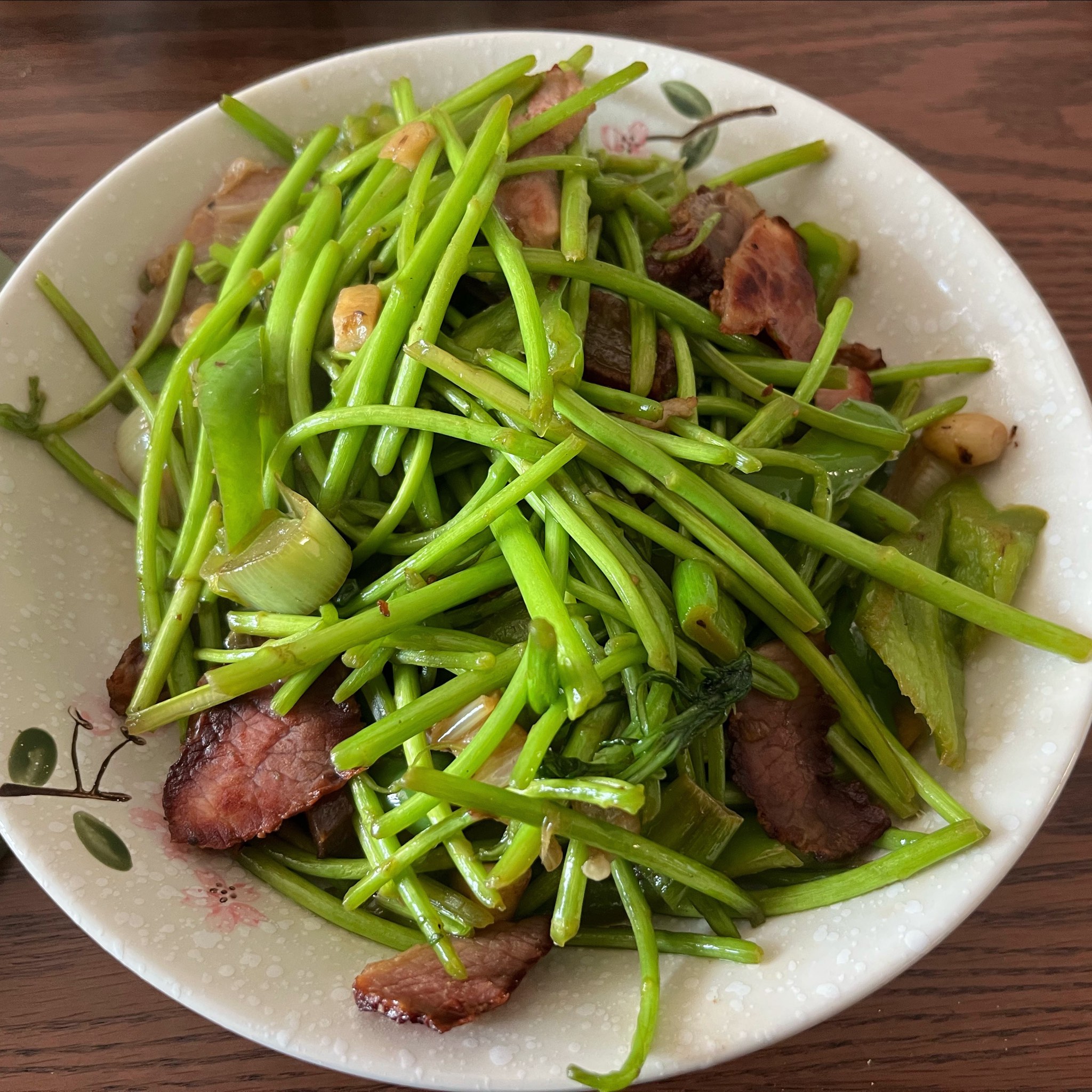 野藜蒿炒腊肉图片图片