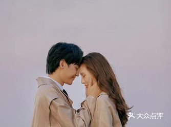 粉色夕阳梦幻少女心海边婚纱照