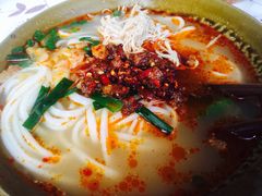 -巍山火巴肉饵丝(大理古城店)