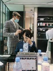 -HAIR CORNER