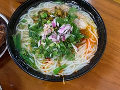 -鸿浩扒猪脚米线