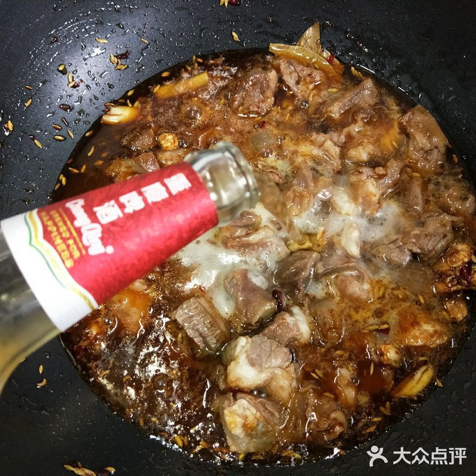 板栗烧牛肉烹饪时加上啤酒味道不摆了