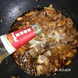 板栗烧牛肉烹饪时加上啤酒味道不摆了
