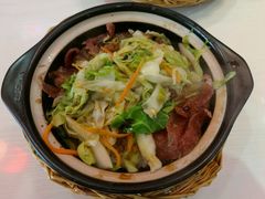 招牌腊味煲仔饭-广东煲仔饭