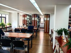 -上海市静安区图书馆(新闸路馆)