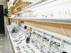 -视野联行眼镜·蔡司授权店(长白万象汇店)