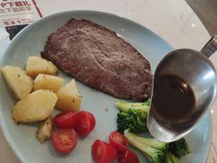 甄选嫩肩牛排-必胜客(安盛金马店)