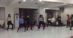 -单色舞蹈