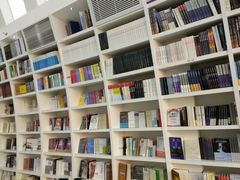 -钟书阁(松江泰晤士小镇店)