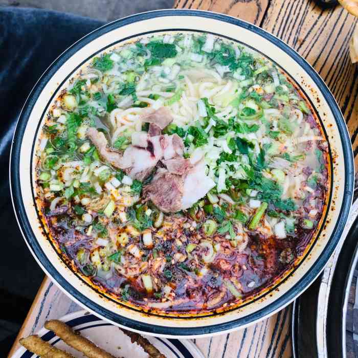 建业大食堂-"在鹤壁新城的东边过了京港澳高速.继续往东.