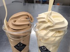 牛乳冰激凌-山姆美式餐吧(西溪印象城店)