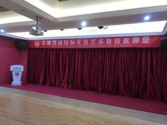 -米娜凯威少儿礼仪艺术教育(南海新凯广场店)