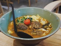 手切酸菜牛腱子面-陳八两面家(滨江天街店)