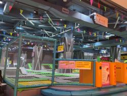 -反弹蹦床公园·亲子乐园·团建·派对(尚品奥莱店)