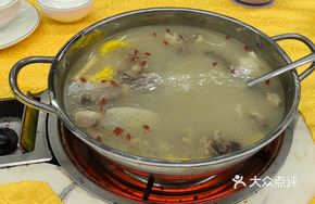 Clear Soup Black Goat Hot Pot
