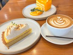 -Chom Cafe and Restaurant