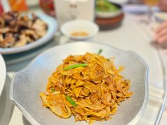 -海派美食·家宴海鲜青岛菜·石锅鲽鱼头(东方城店)