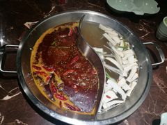 菌香鸳鸯锅-晓宇重庆火锅(赛格国际购物中心店)