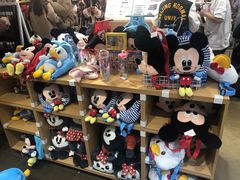-名创优品(北京新中关购物中心地铁层店)
