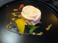 自制焦糖坚果冰糕-YUE·6·西式融合餐厅(外滩六号店)