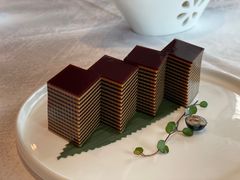 -景月阁空中食府(希尔顿酒店)