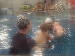 -蓝旗亲子游泳(范湖万达广场店)