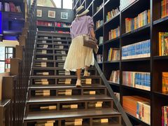 -钟书阁(松江泰晤士小镇店)