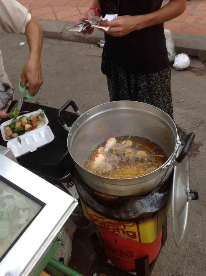 高棉小厨前面的流动摊贩
