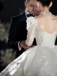 -不晚国际婚纱礼服