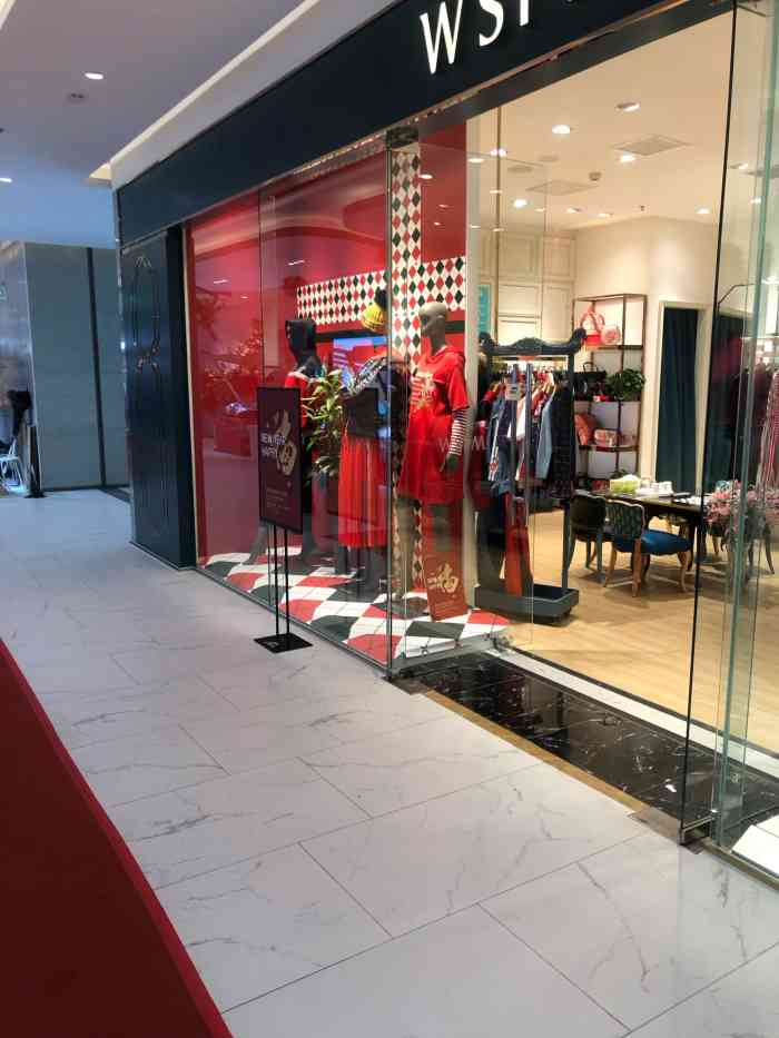 五色风马(龙德广场店)-"和妈妈来龙德广场逛街,发现五色风马店铺换.