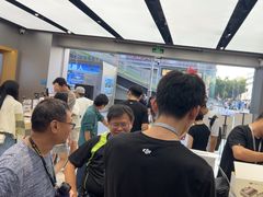 -DJI大疆(深圳华强北曼哈授权体验店)