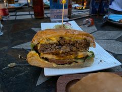 牛肉芝士汉堡-莫多多餐厅