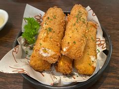 -Chom Cafe and Restaurant