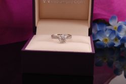 -威德钻石-克拉钻大本营(南京东路店)